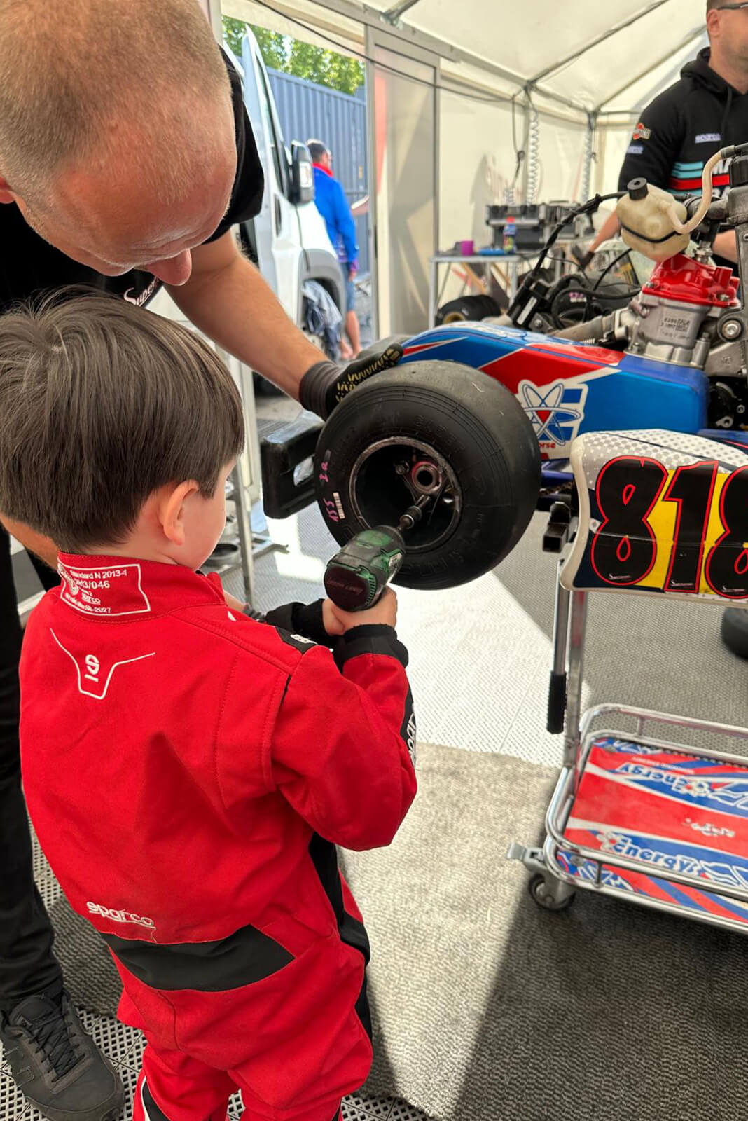 Igor Ponichtera w trakcie jazdy gokartem - Igor Racing