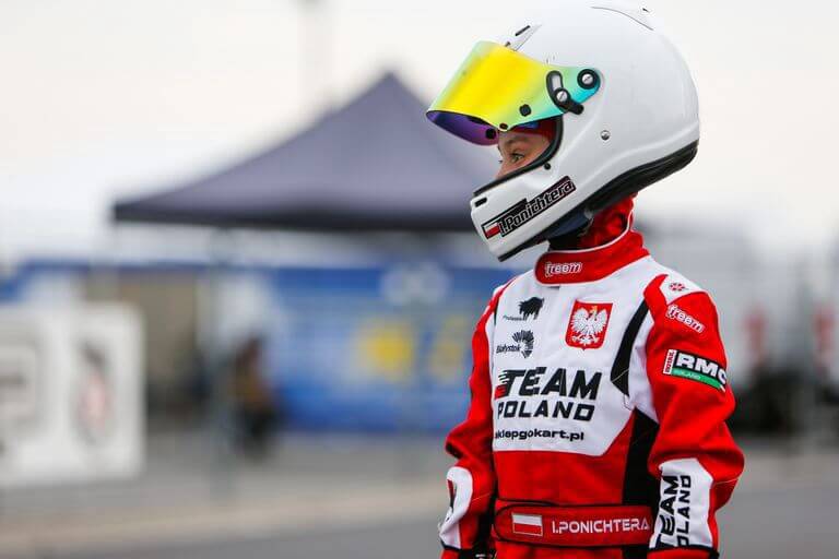 Sylwetka Igora Ponichtery - kierowcy wyścigowego