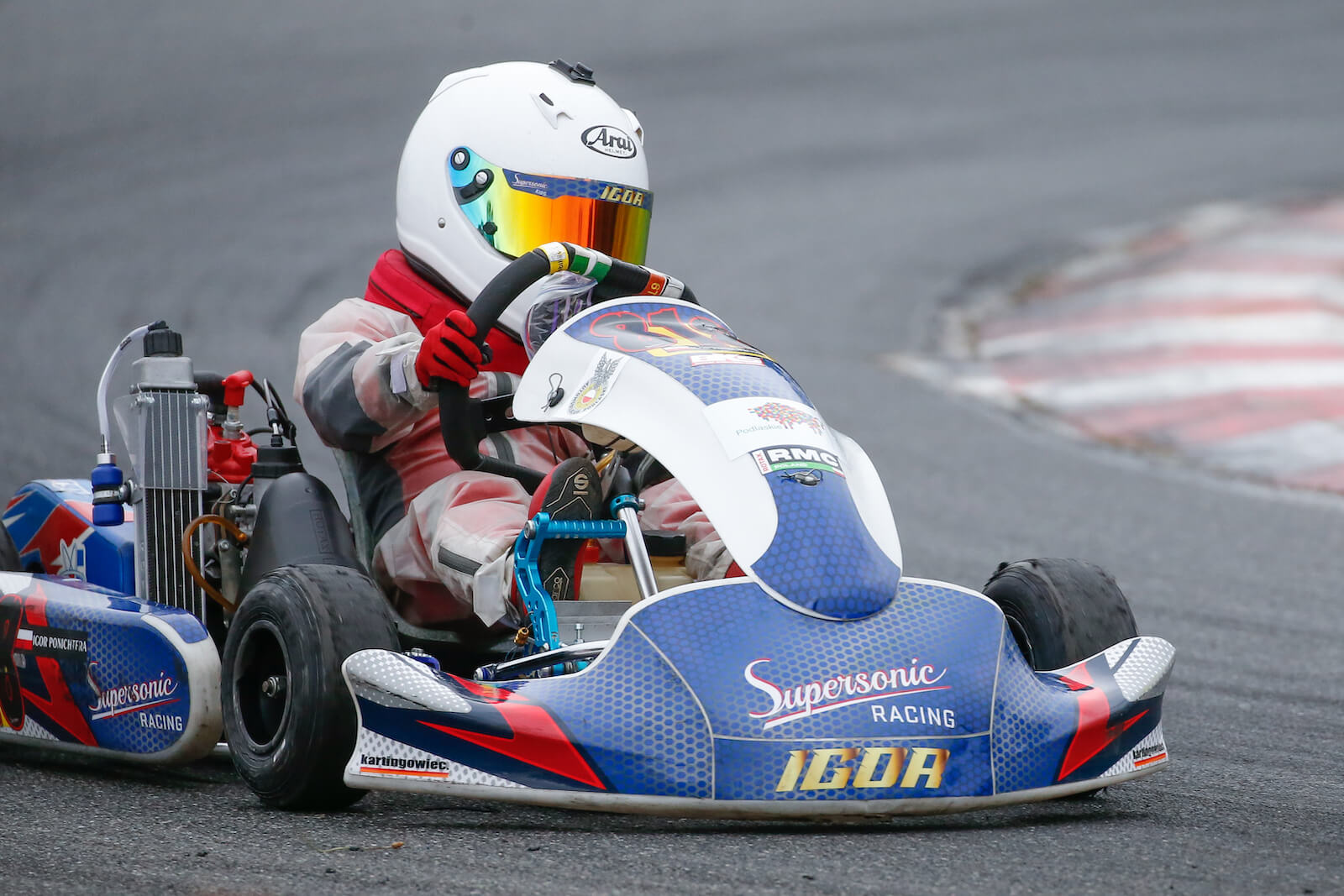 Igor Ponichtera w trakcie jazdy gokartem - Igor Racing