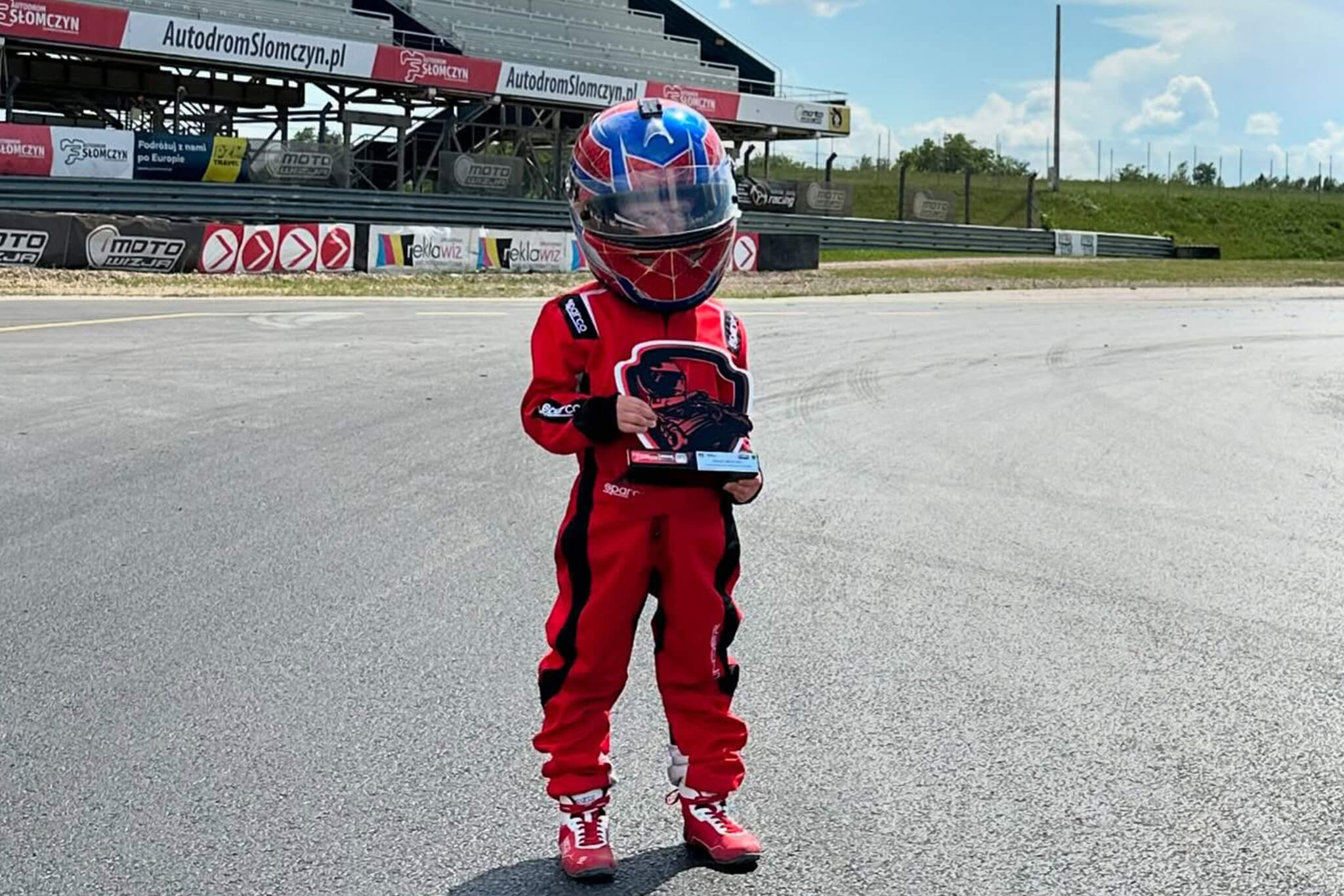 Igor Ponichtera w trakcie jazdy gokartem - Igor Racing